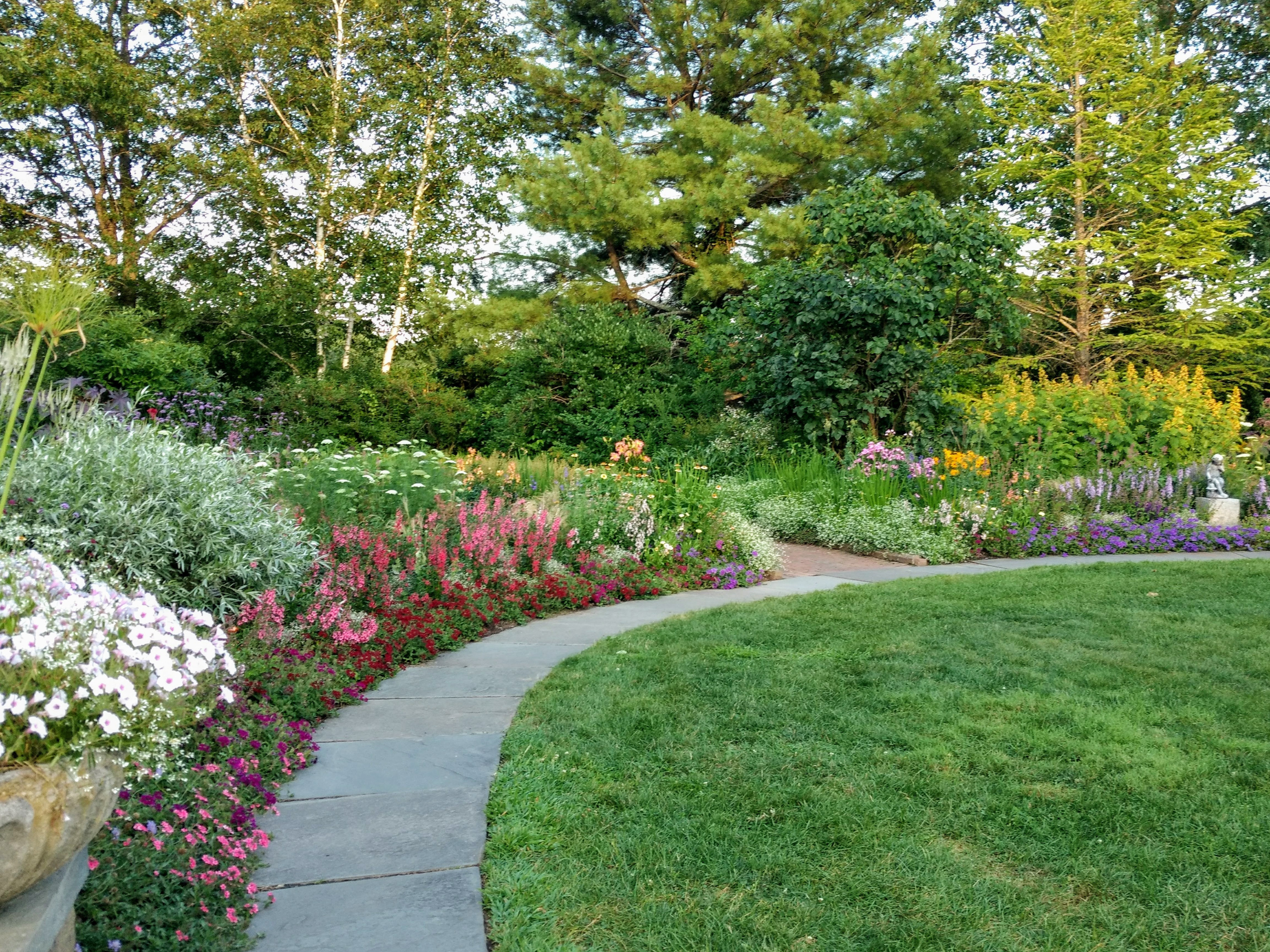 Благоустройство участка частного дома в Судаке и Республике Крым